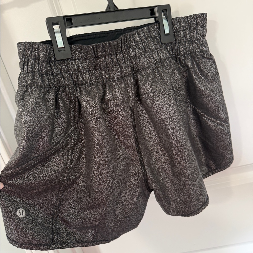 Lululemon Tracker Short V *4" Foil - Size 8